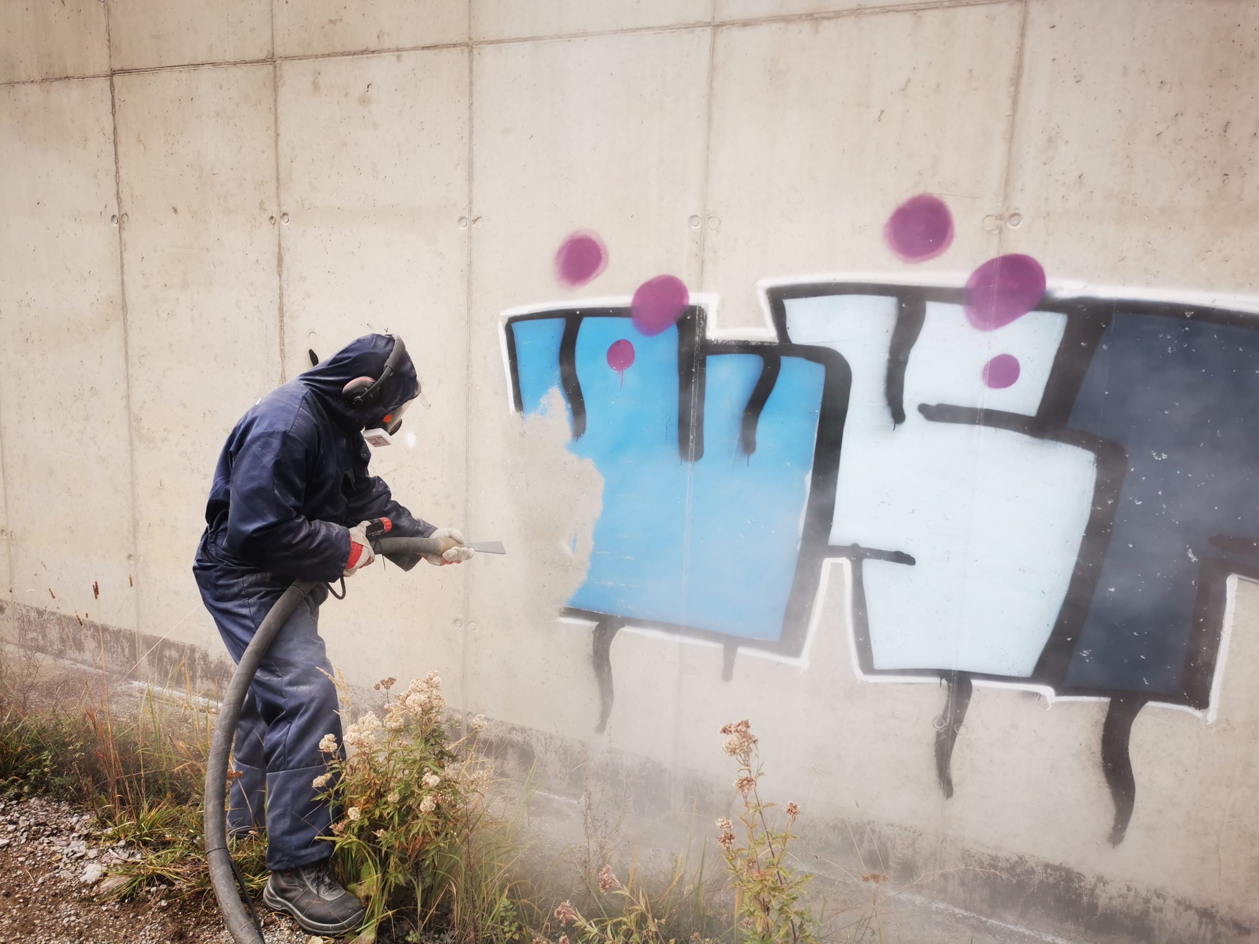 čistenie grafitov